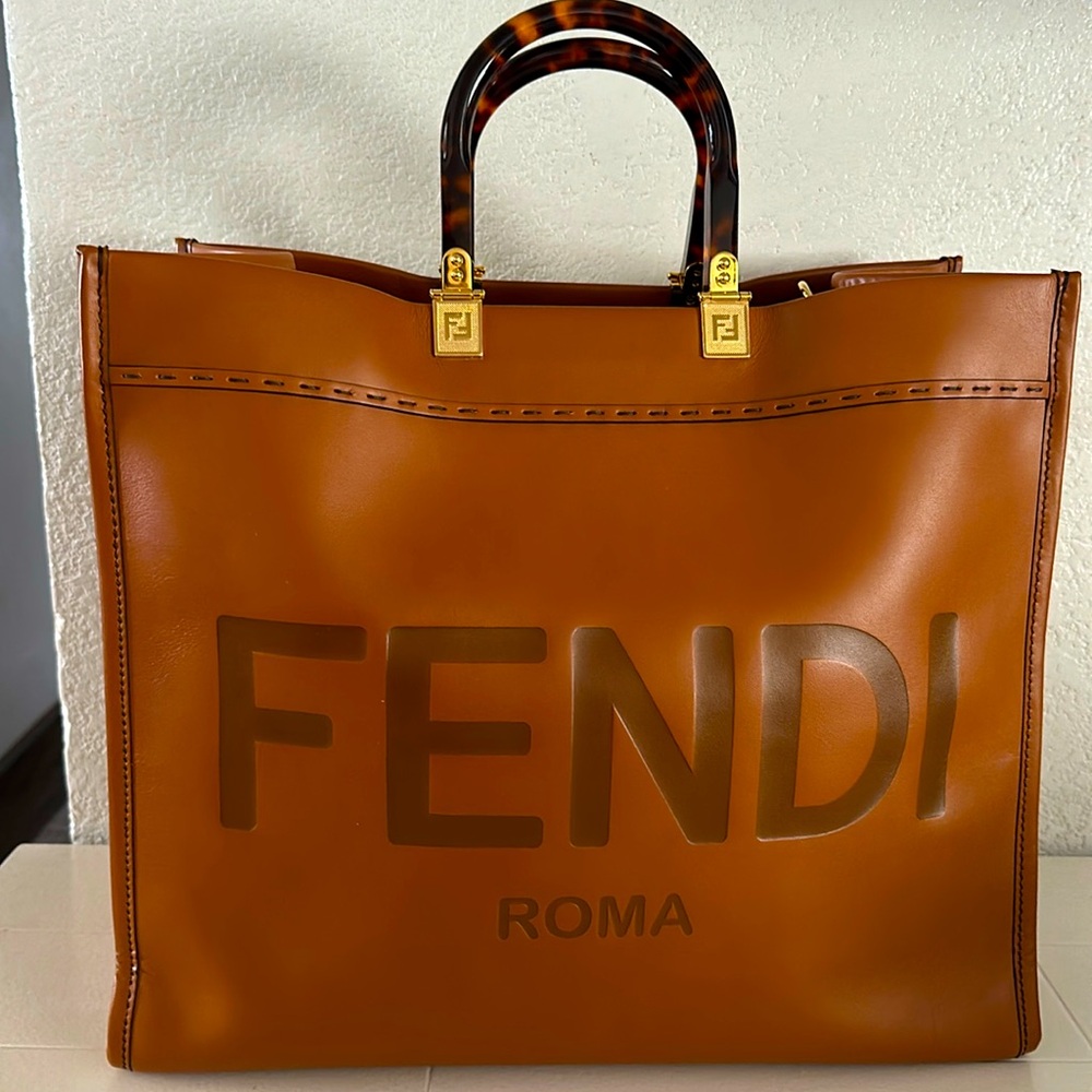 Medium sunshine fendi bag with no crossbody like new comes with authenticity
